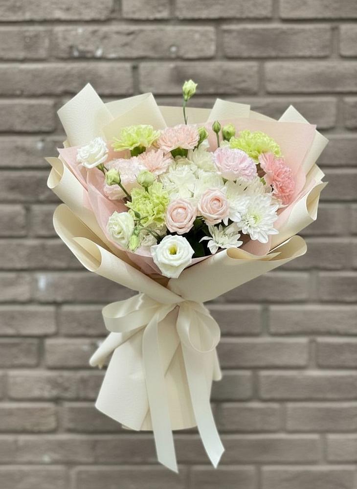 Букет цветов из: Гвоздики, Розы, Лизиантусы и Хризантемы в Шаталово