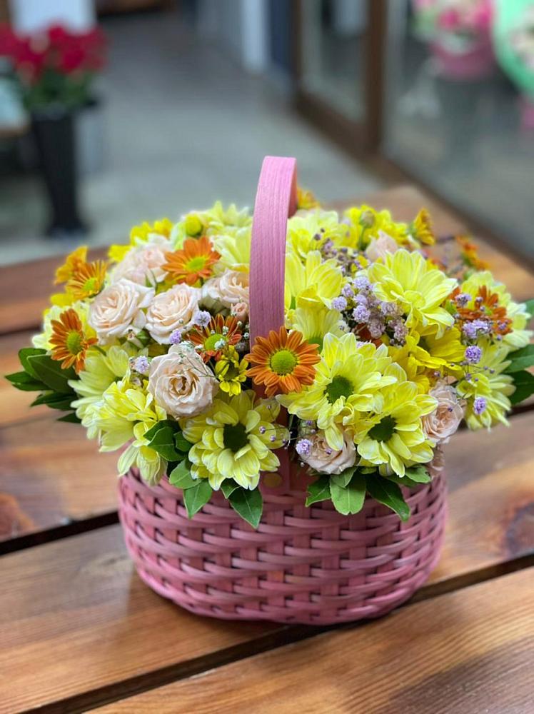 Цветочная композиция из Хризантемы и Розы в корзине в Шаталово