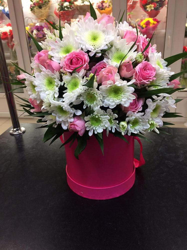 Цветочная композиция из Розы и Хризантемы в шляпной коробке в Шаталово