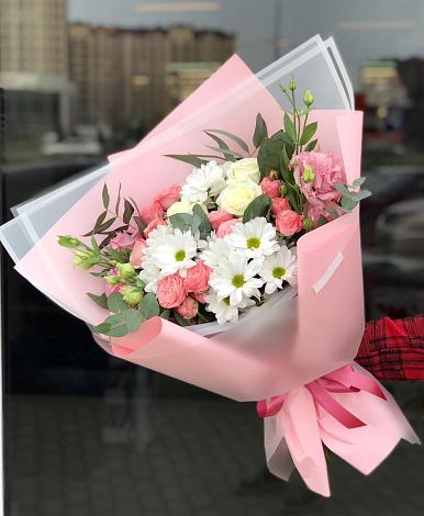 Букет цветов из: Розы, Лизиантусы и Хризантемы в Шаталово